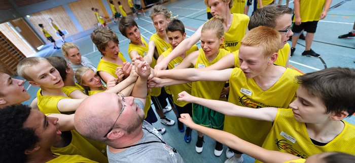 Basketballcamp Vilsbiburg - Huddle mit Coach Nico